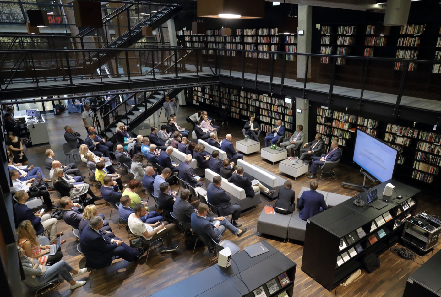 Na zdjęciu uczestnicy debaty 